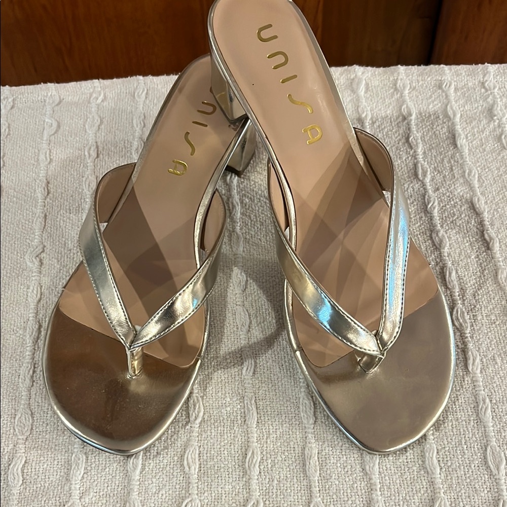 Like new Unisa Unally Gold strappy sandals with 2” heels. Manmade materials.
